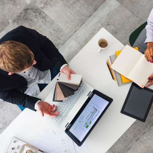 Presentation of SPC and LVT flooring solutions by Bfloor Expertise, along with automatic door and gate systems