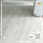 VINILE SPC Click Flooring Code SPC 151 wood wood gray light tone look, 5 mm thick, 100% waterproof.
