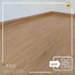 VINILE SPC Click Flooring Code SPC 166 wood medium tone look, 5 mm thick, 100% waterproof.
